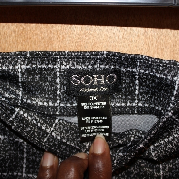 Soho Apparel Ltd A Line Plaid Skirt with Pockets - Picture 4 of 4